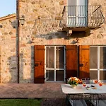 Aperolli 4, Emma Вилла Тоди