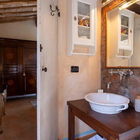 Aperolli 4, Emma ヴィラ トーディ