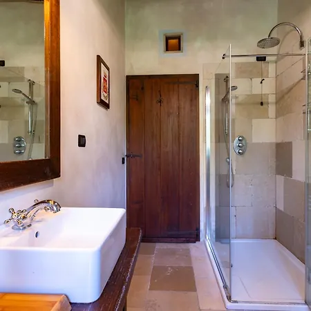 ヴィラ Aperolli 4, Emma トーディ