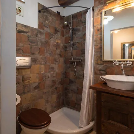 Aperolli 4, Emma トーディ