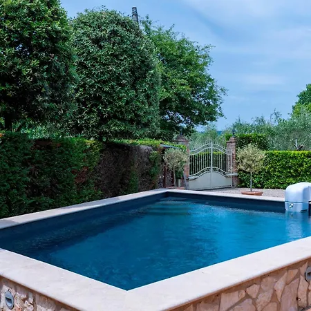 Aperolli 4, Emma ヴィラ *