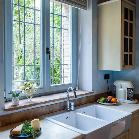 Aperolli 4, Emma ヴィラ *