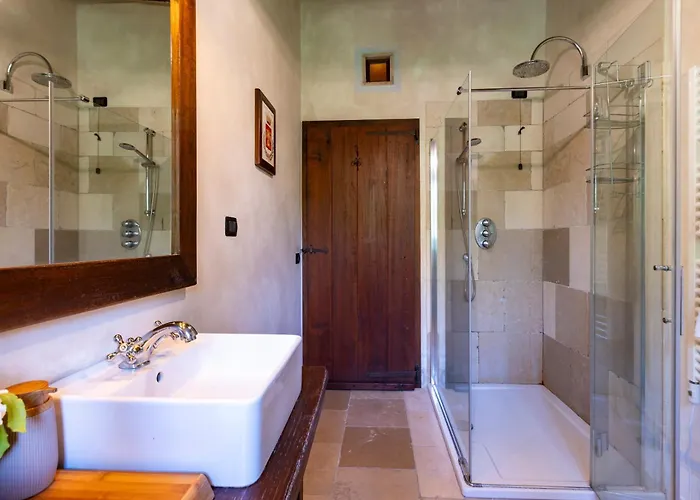 Villa Aperolli 4, Emma Todi